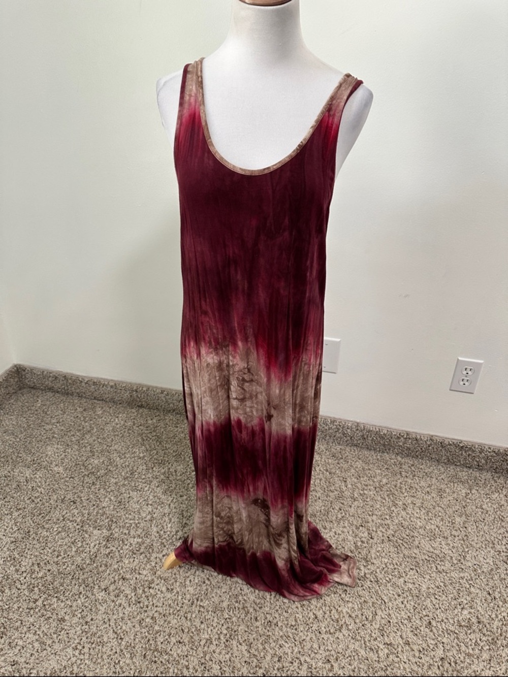 🍯 Heart & Hips Tie-Dye Maxi Dress